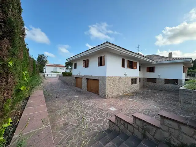 Vista exterior de Casa o xalet en venda en Benicasim / Benicàssim amb Jardí privat, Terrassa i Piscina