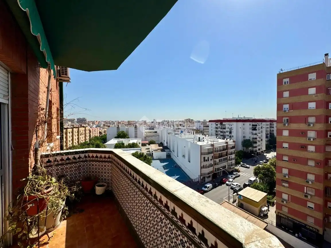Vista exterior de Piso en venta en Sevilla con Aire acondicionado