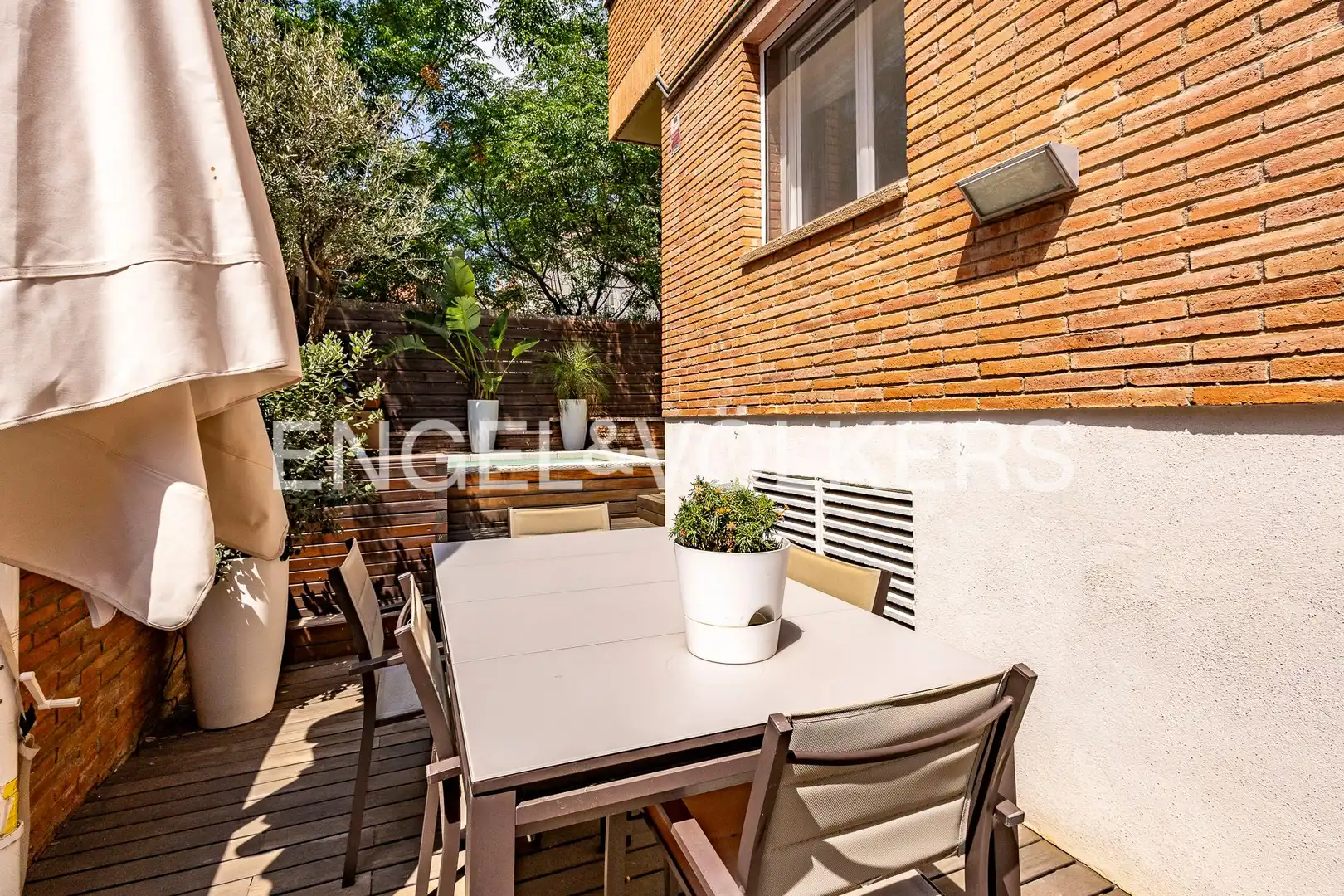 Terrassa de Apartament en venda en Esplugues de Llobregat amb Aire condicionat, Calefacció i Jardí privat