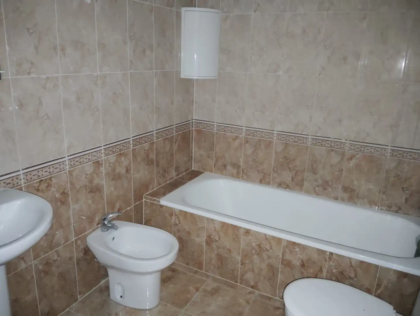 Bany de Casa adosada en venda en Burguillos amb Aire condicionat, Jardí privat i Balcó