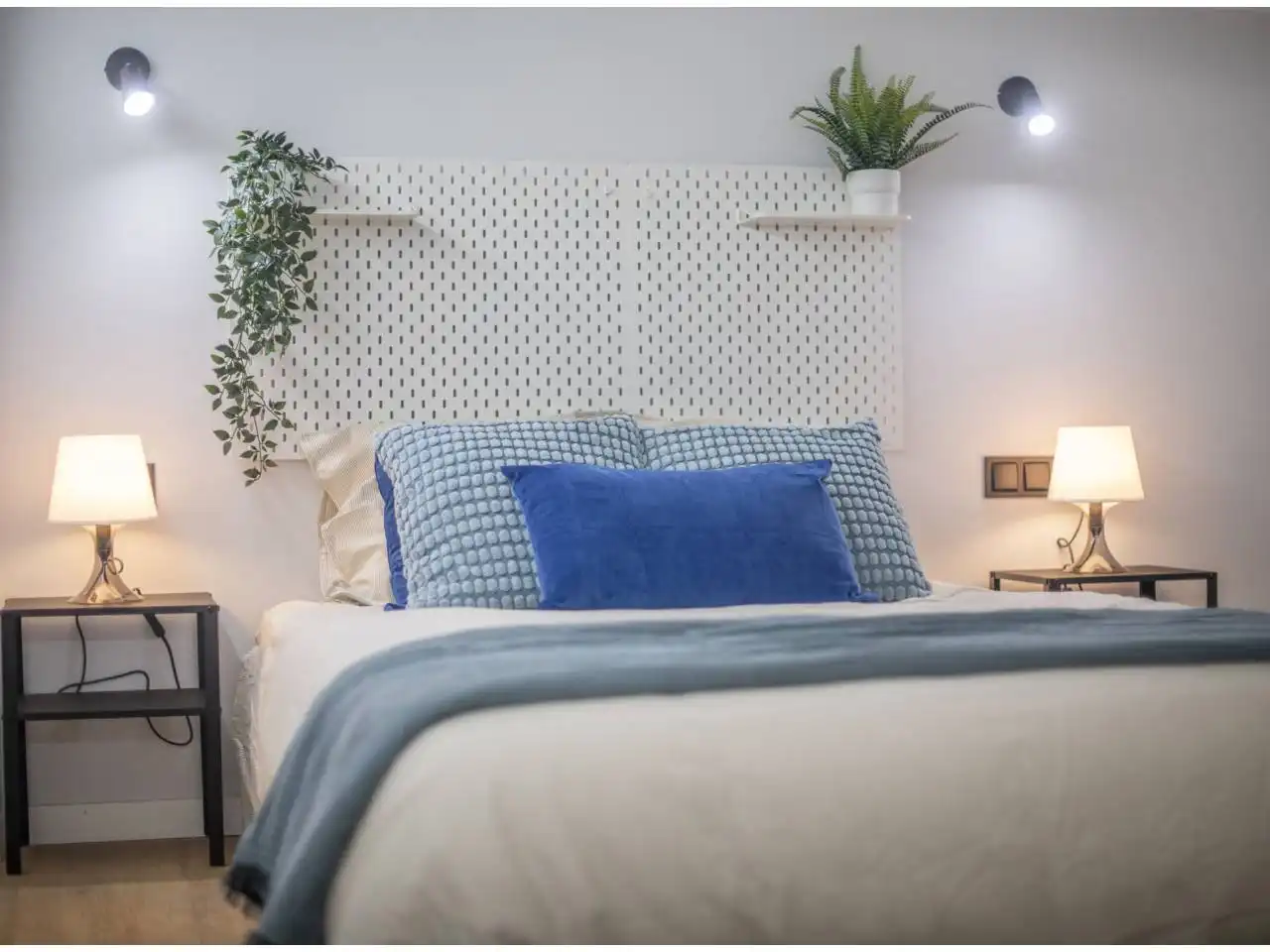 Schlafzimmer von Wohnung zum Verkauf in L'Hospitalet de Llobregat mit Parkett und Möbliert