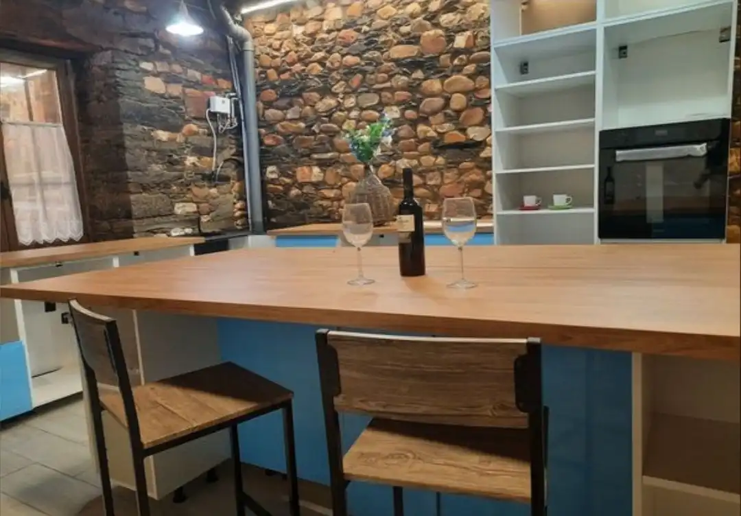 Cuina de Finca rústica en venda en Cubillos del Sil amb Calefacció, Jardí privat i Moblat