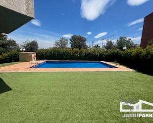 Swimming pool of Flat for sale in Sant Cugat del Vallès  with Swimming Pool and Balcony