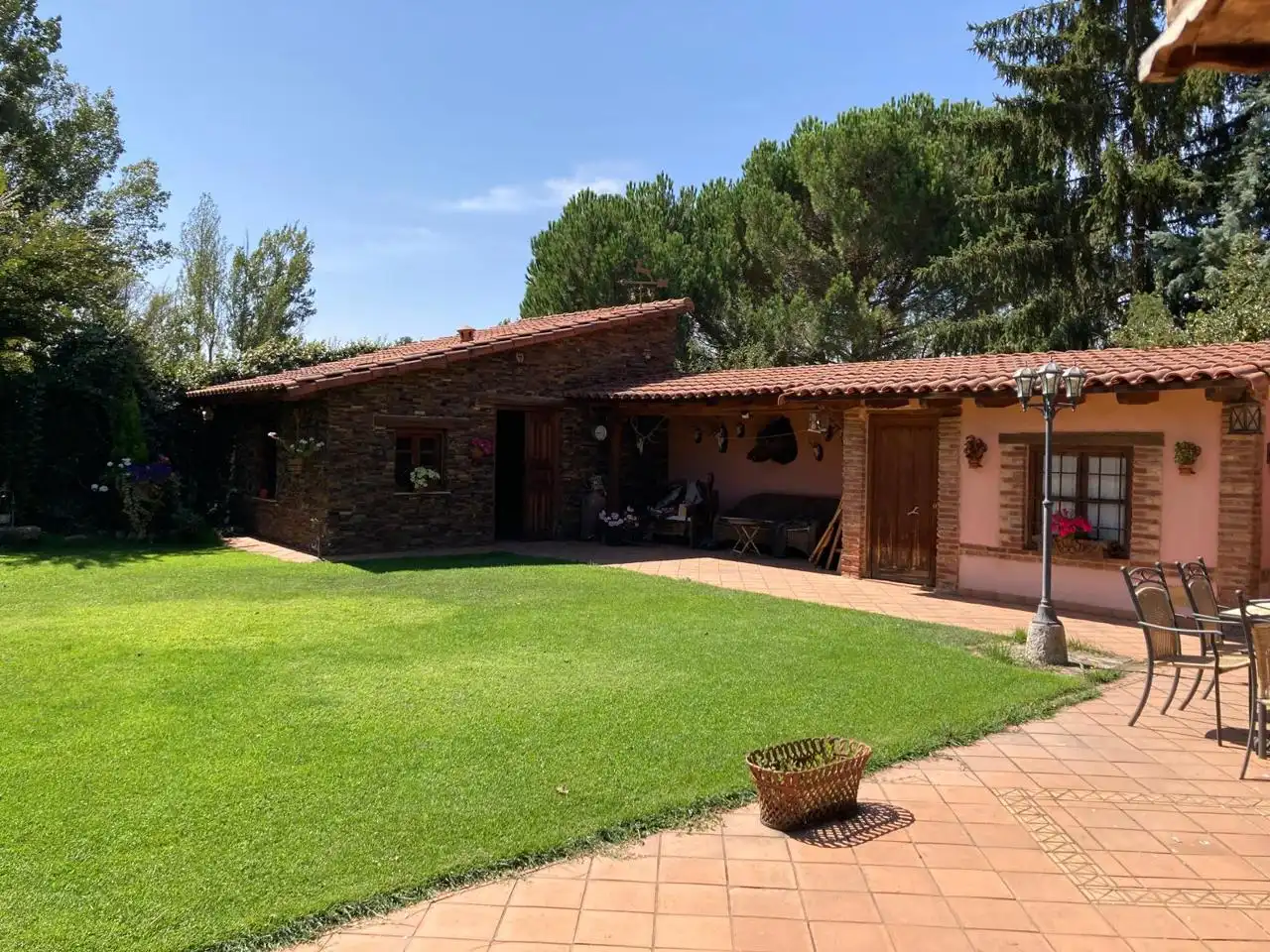 Jardí de Casa adosada en venda en San Andrés del Rabanedo amb Aire condicionat, Calefacció i Jardí privat