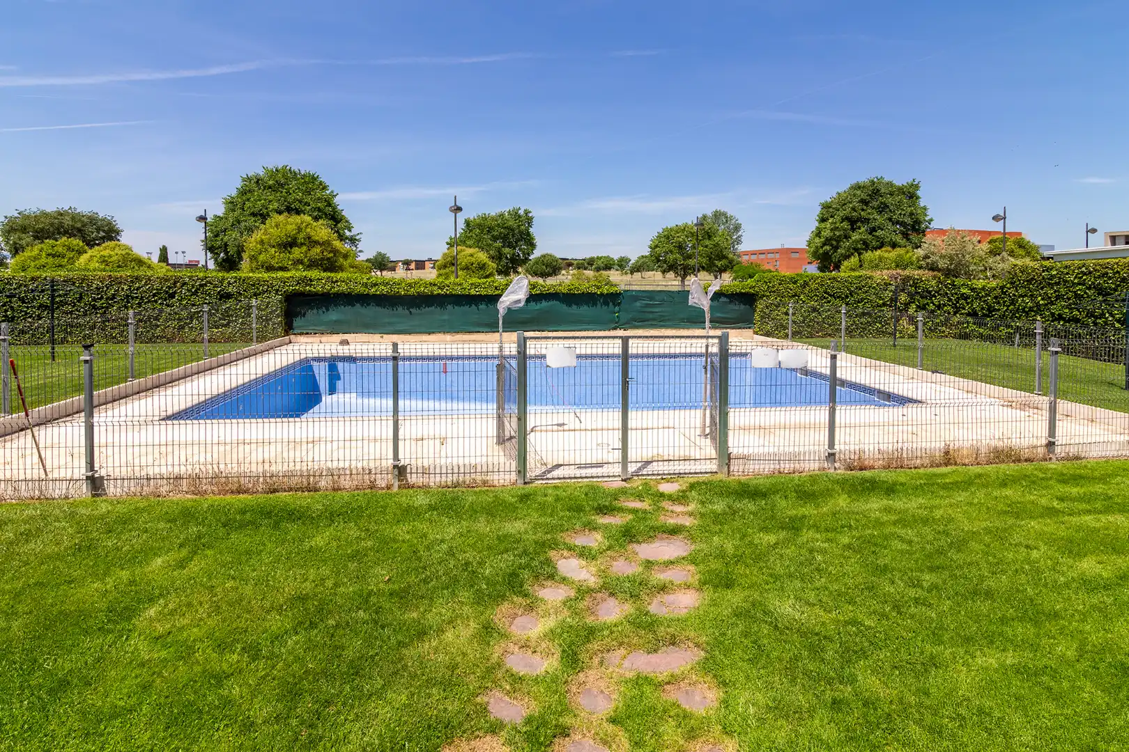 Swimming pool of Ground floor for sale in Alcorcón  with Heating, Private garden and Parquet flooring