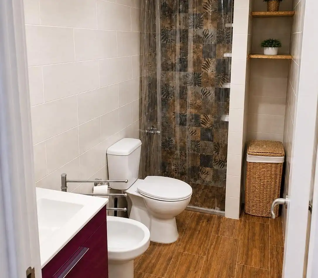 Badezimmer von Wohnungen zum Verkauf in Antigua mit Privatgarten und Terrasse