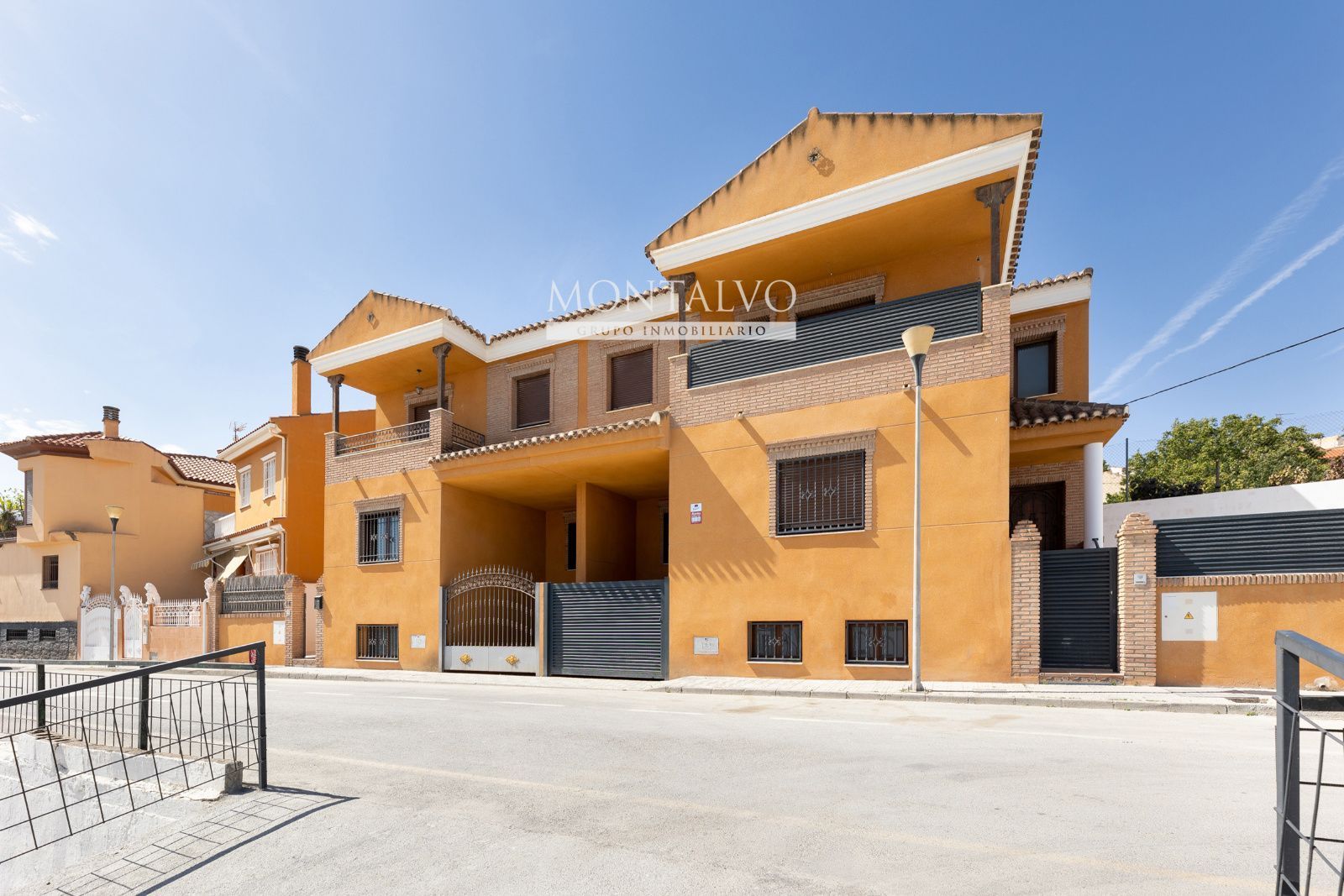 Exterior view of House or chalet for sale in Baza  with Terrace