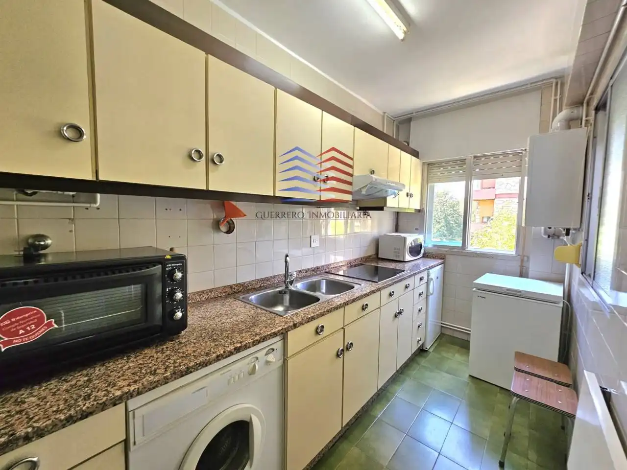Cocina de Piso de alquiler en Ourense Capital  con Calefacción y Amueblado