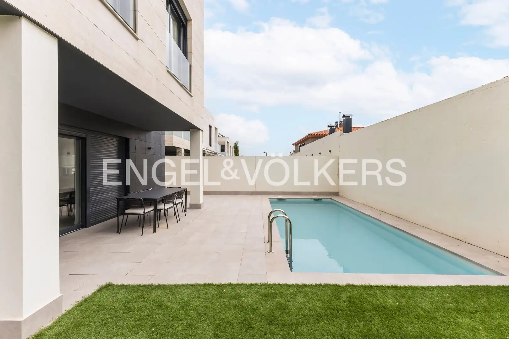 Piscina de Casa o xalet de lloguer en Madrid amb Aire condicionat, Calefacció i Jardí privat