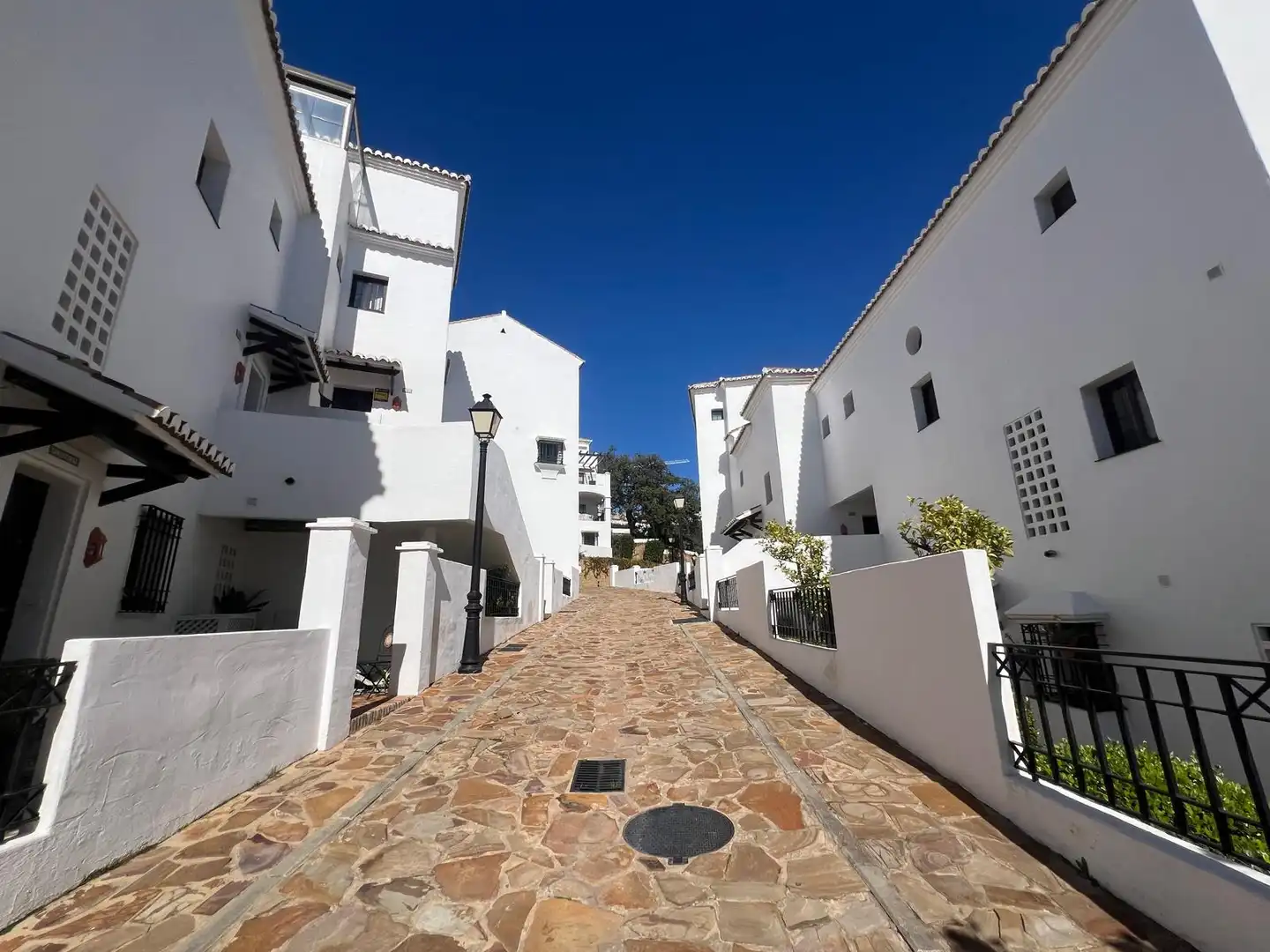 Vista exterior de Ático en venta en Marbella con Aire acondicionado, Calefacción y Terraza