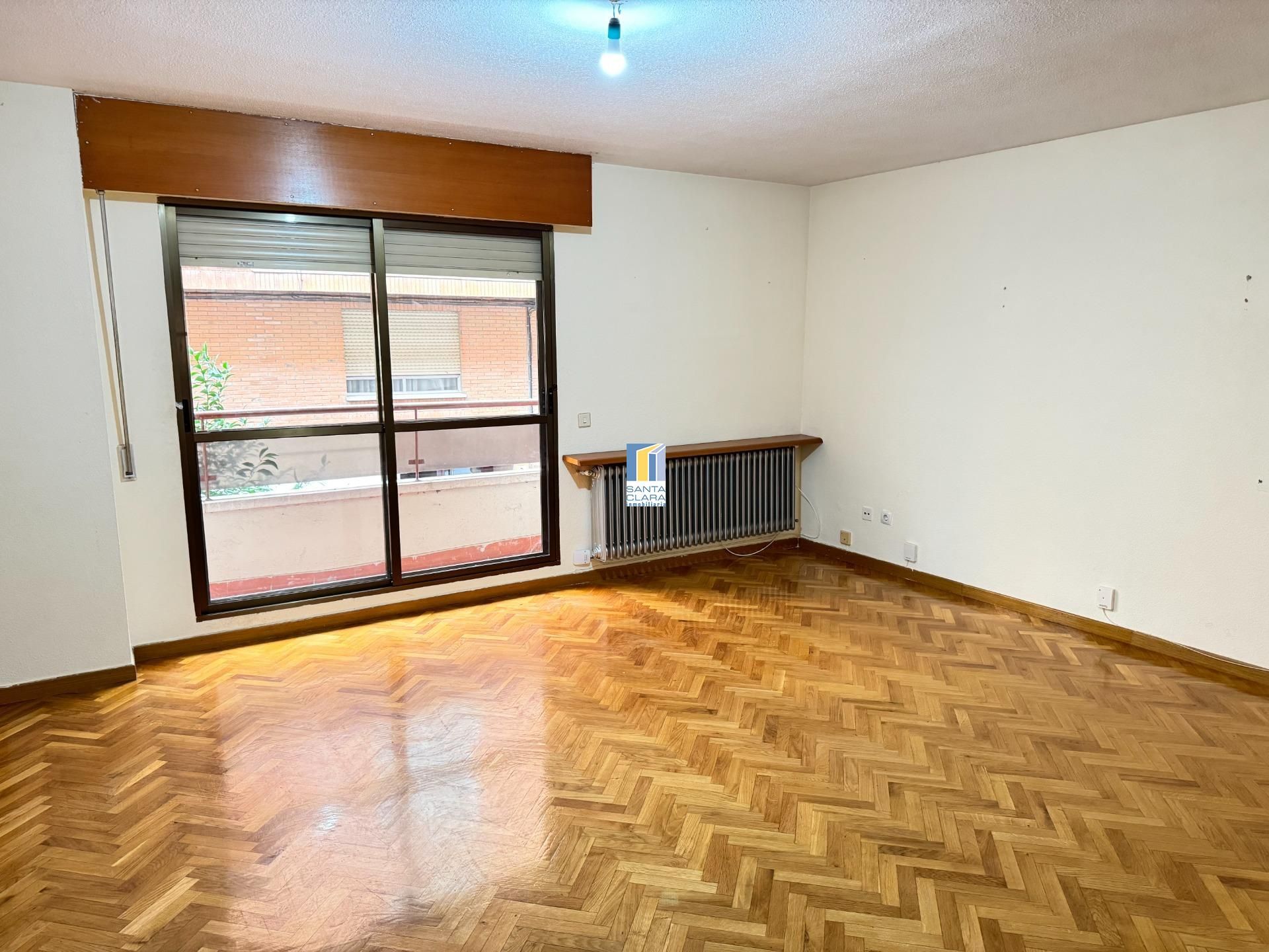 Dormitori de Pis en venda en Zamora Capital  amb Calefacció, Parquet i Terrassa
