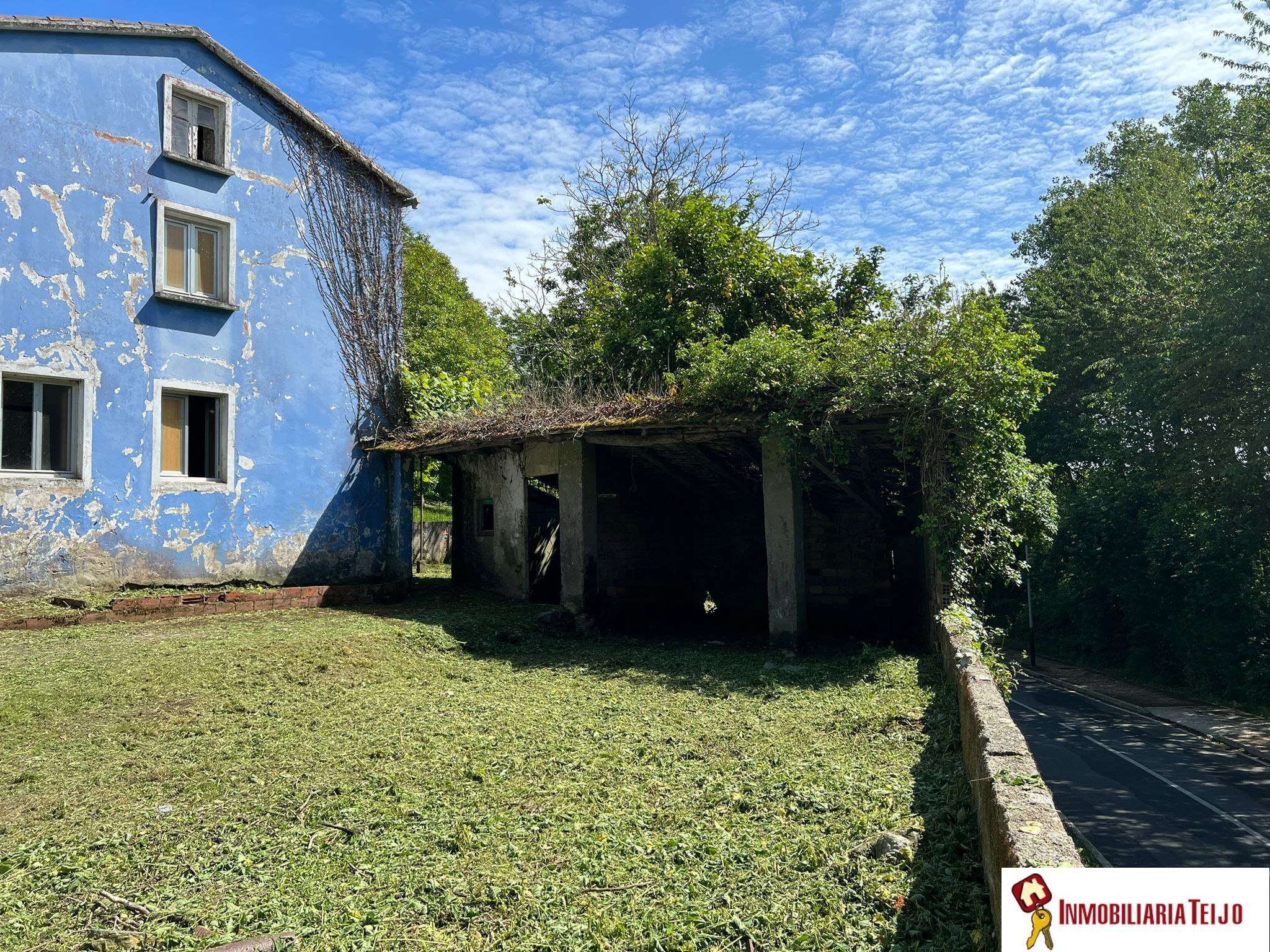 Vista exterior de Casa o xalet en venda en Ferrol amb Jardí privat i Traster