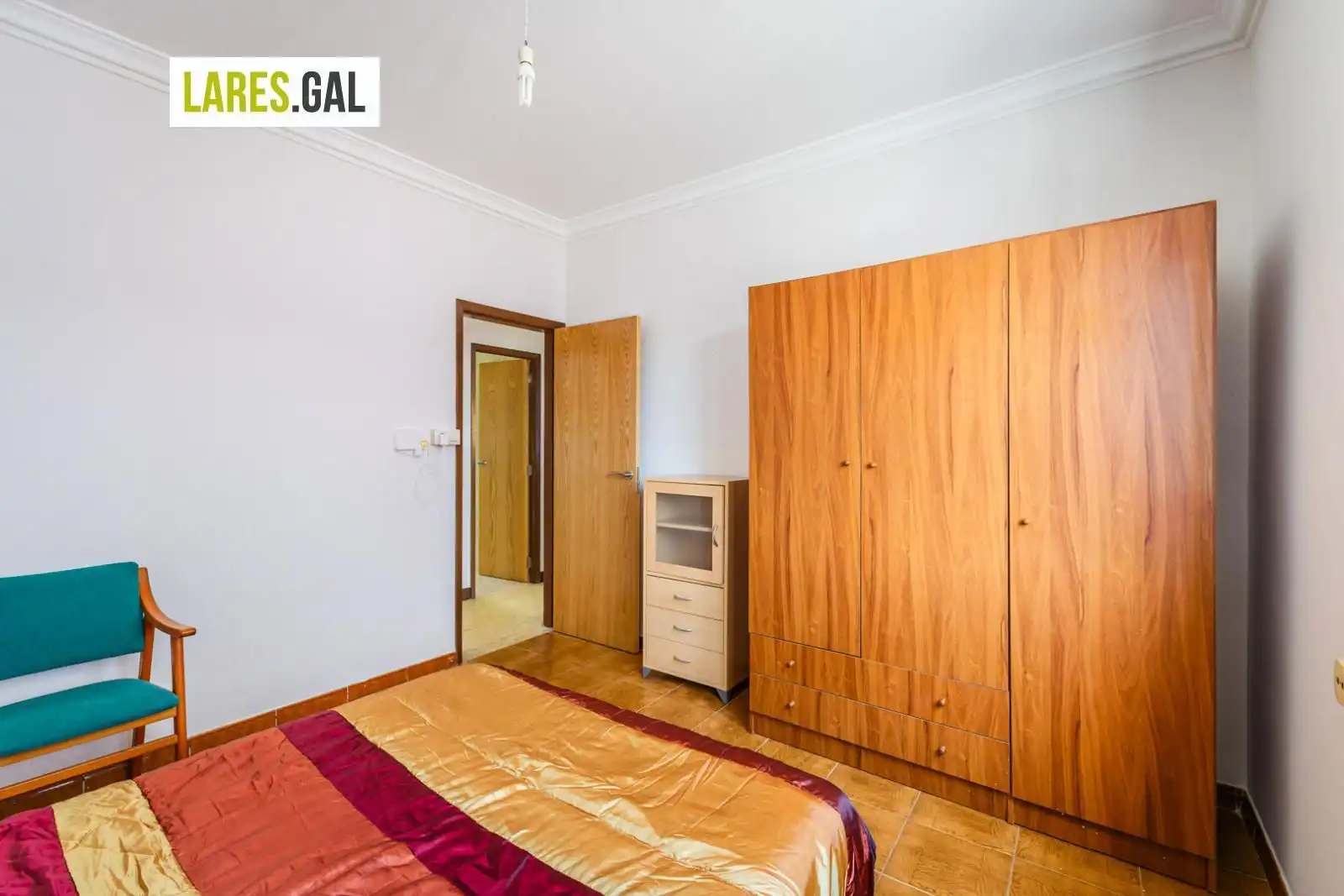 Dormitori de Casa o xalet en venda en Cangas  amb Moblat