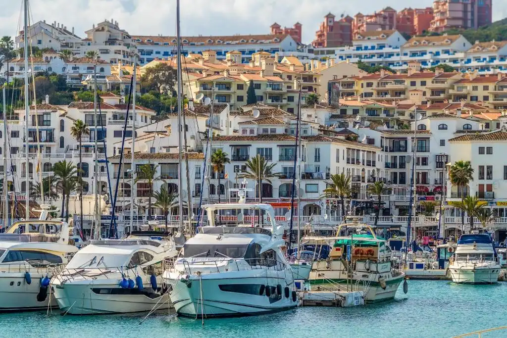 Apartamento con ascensor en venta en Puerto de la Duquesa, imagen 5