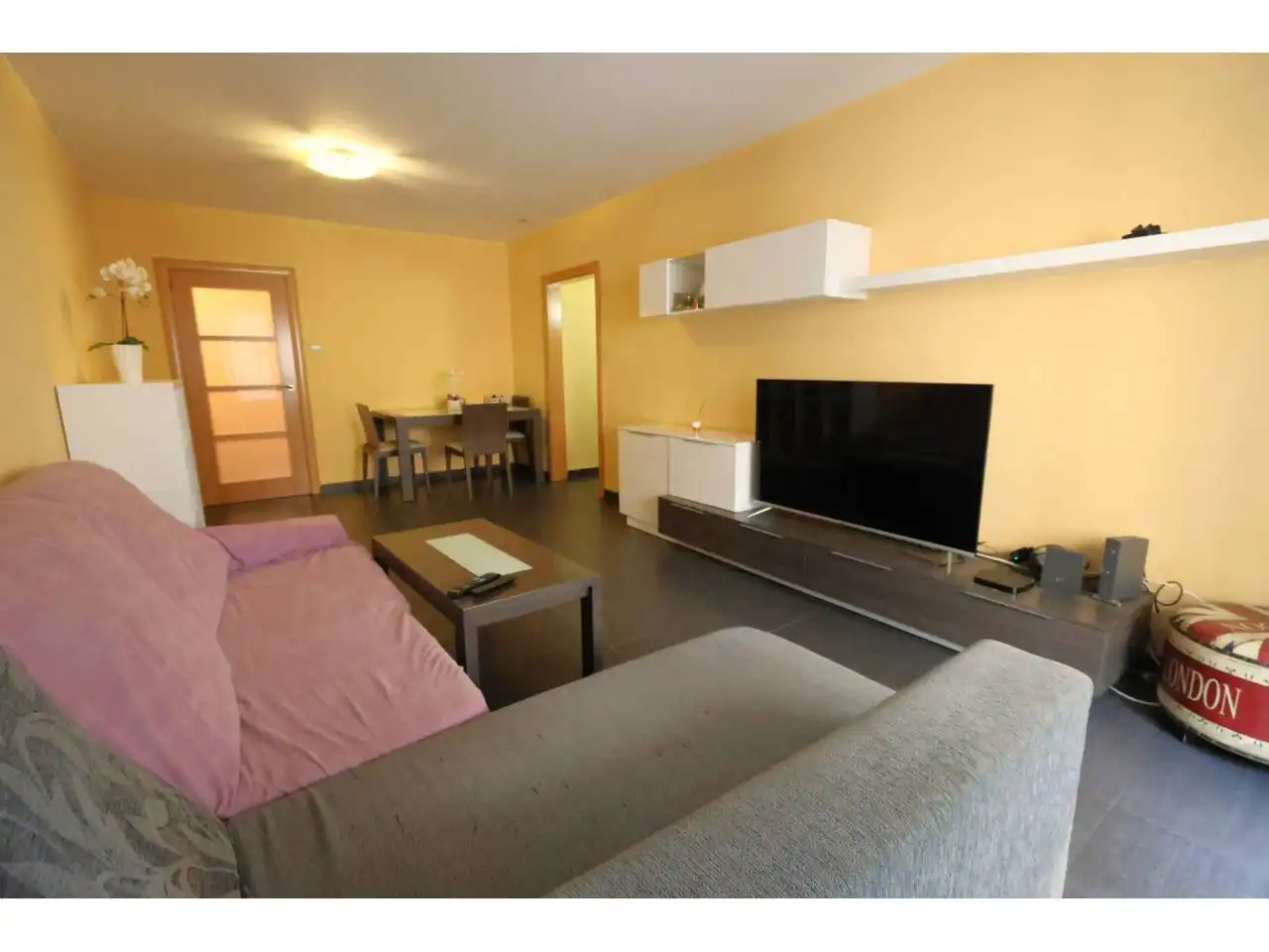 Living room of Flat for sale in L'Hospitalet de Llobregat  with Air Conditioner and Balcony