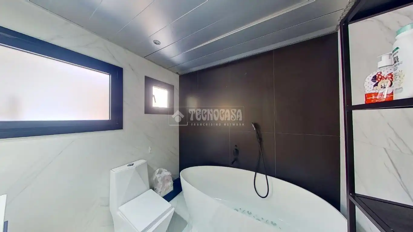 Bathroom of Flat for sale in Sabadell