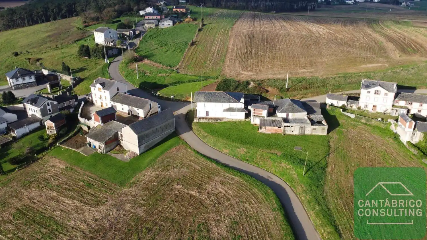 Außenansicht von Haus oder Chalet zum Verkauf in Navia mit Heizung