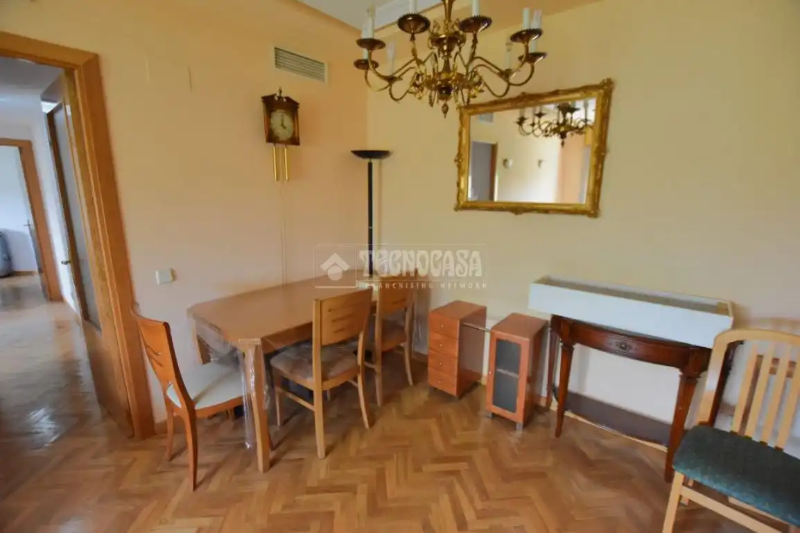 Dining room of Flat for sale in Getafe  with Air Conditioner, Heating and Parquet flooring