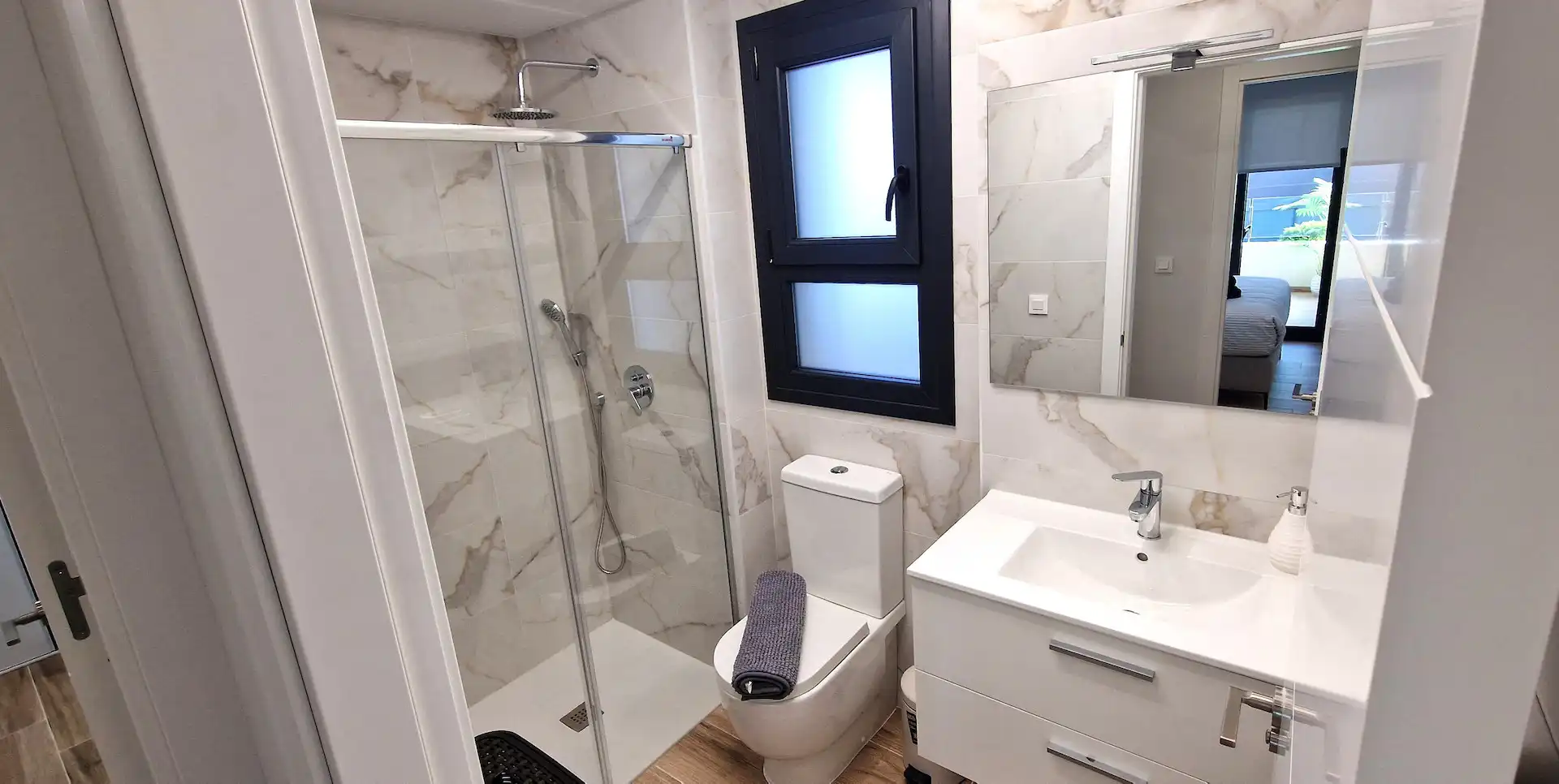 Baño de Apartamento de alquiler en Orihuela con Aire acondicionado, Calefacción y Terraza