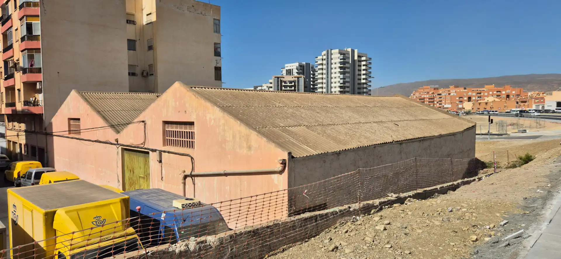 Vista exterior de Nau industrial en venda en Almería