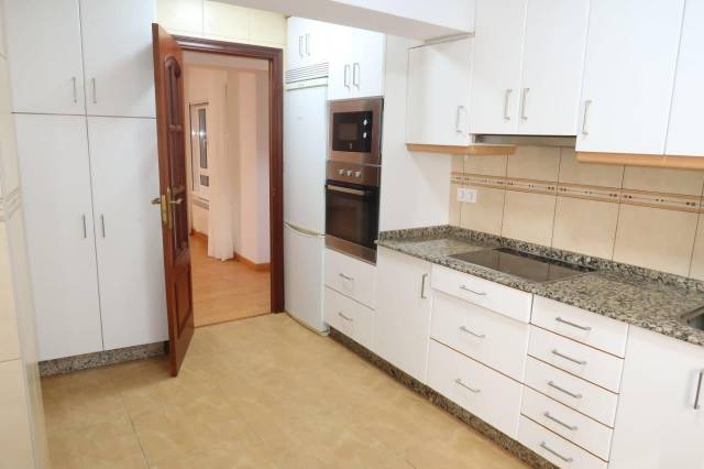 Piso en Alquiler en Alcalde Marchesi en Cuatro Caminos - Plaza de la Cubela