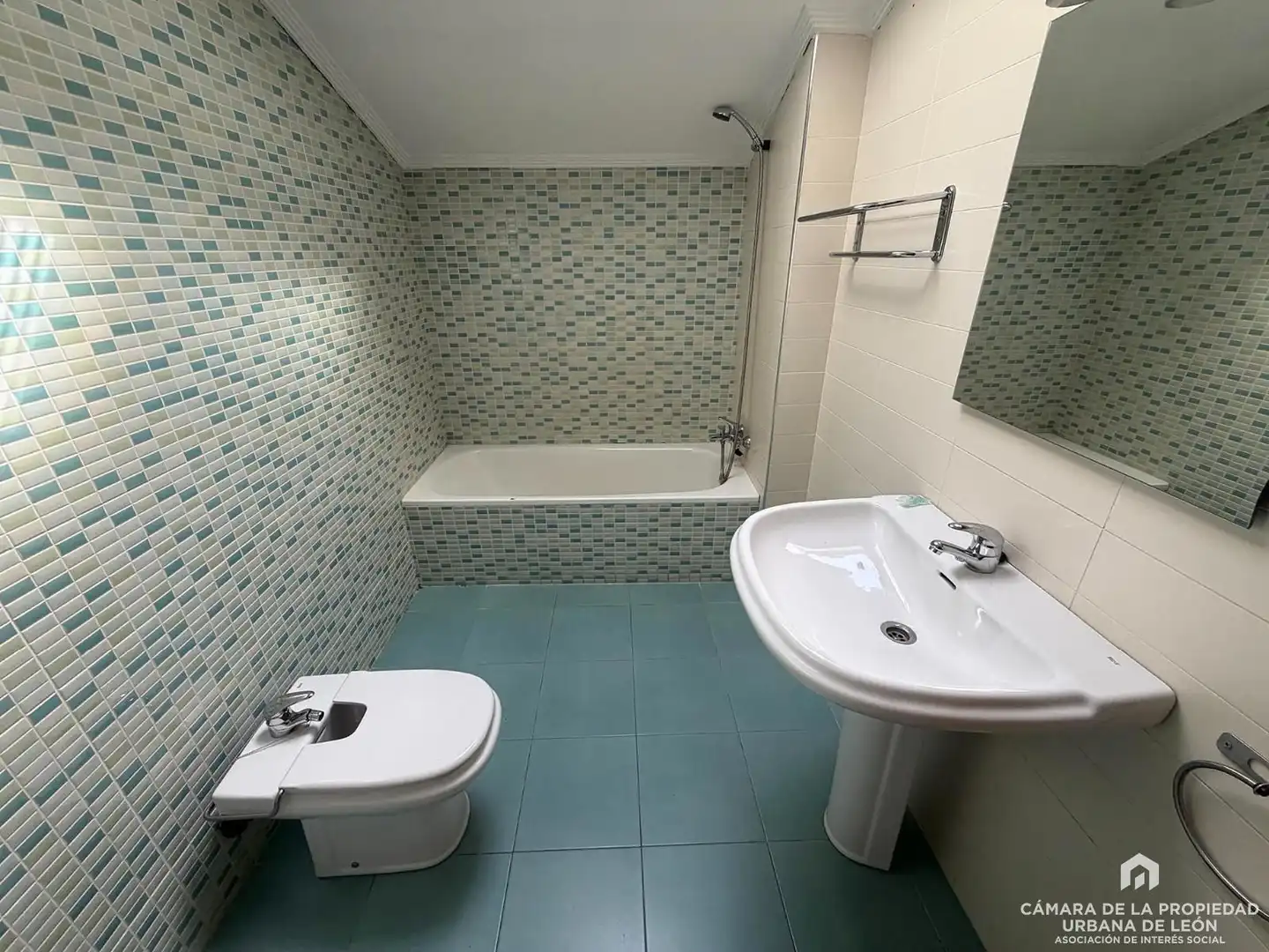 Bathroom of Flat for sale in Casco Antiguo