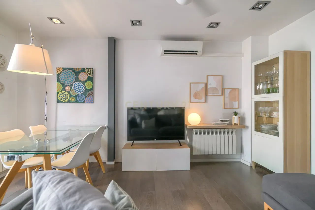 Living room of House or chalet for sale in Sabadell  with Air Conditioner, Oven and Microwave