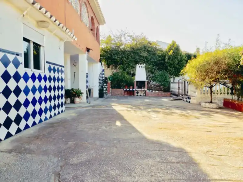 Vista exterior de Casa o xalet en venda en Alhaurín de la Torre amb Piscina
