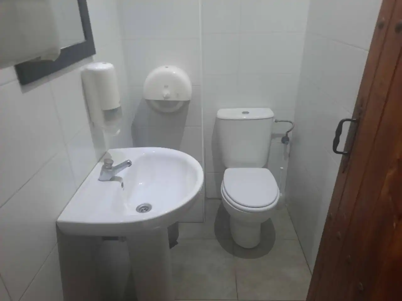 Bany de Local de lloguer en Cartagena amb Aire condicionat