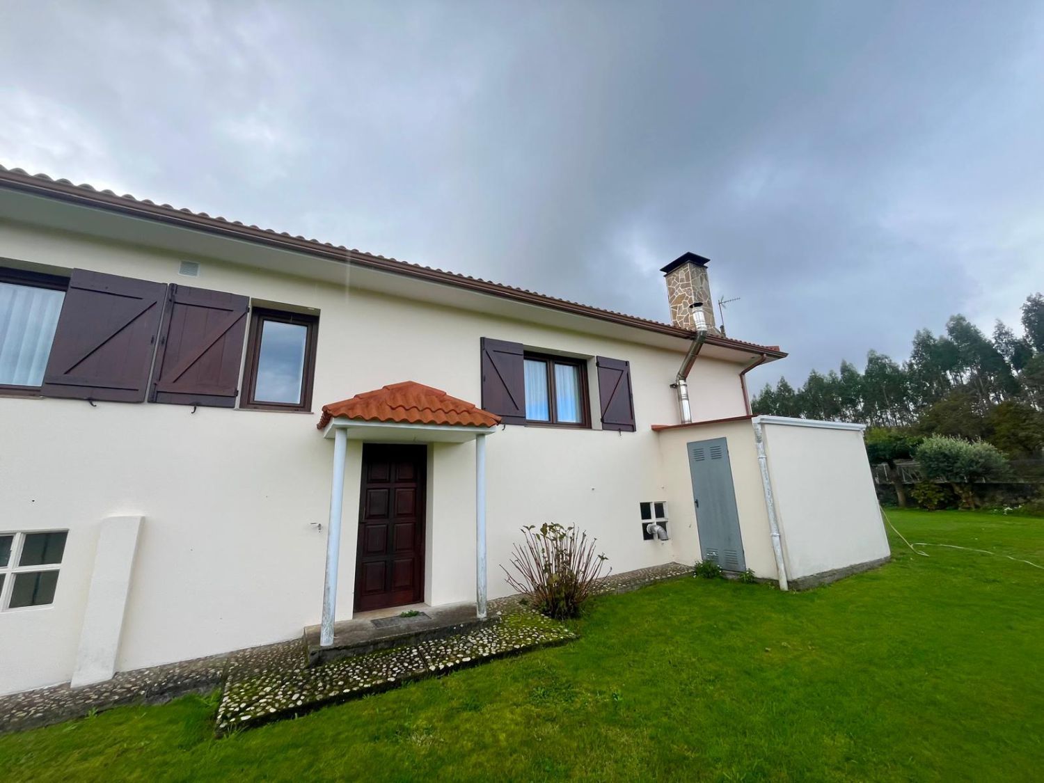 Vista exterior de Casa o xalet en venda en Carballo amb Calefacció