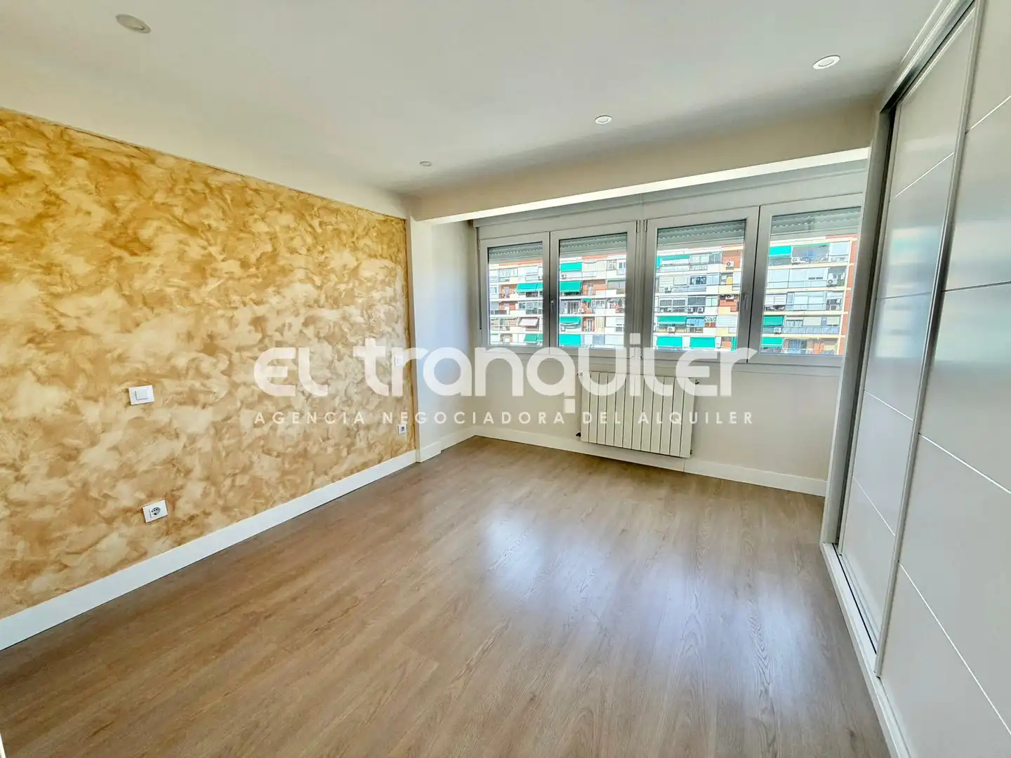 Bedroom of Flat for rent in Madrid  with Air Conditioner and Washing machine
