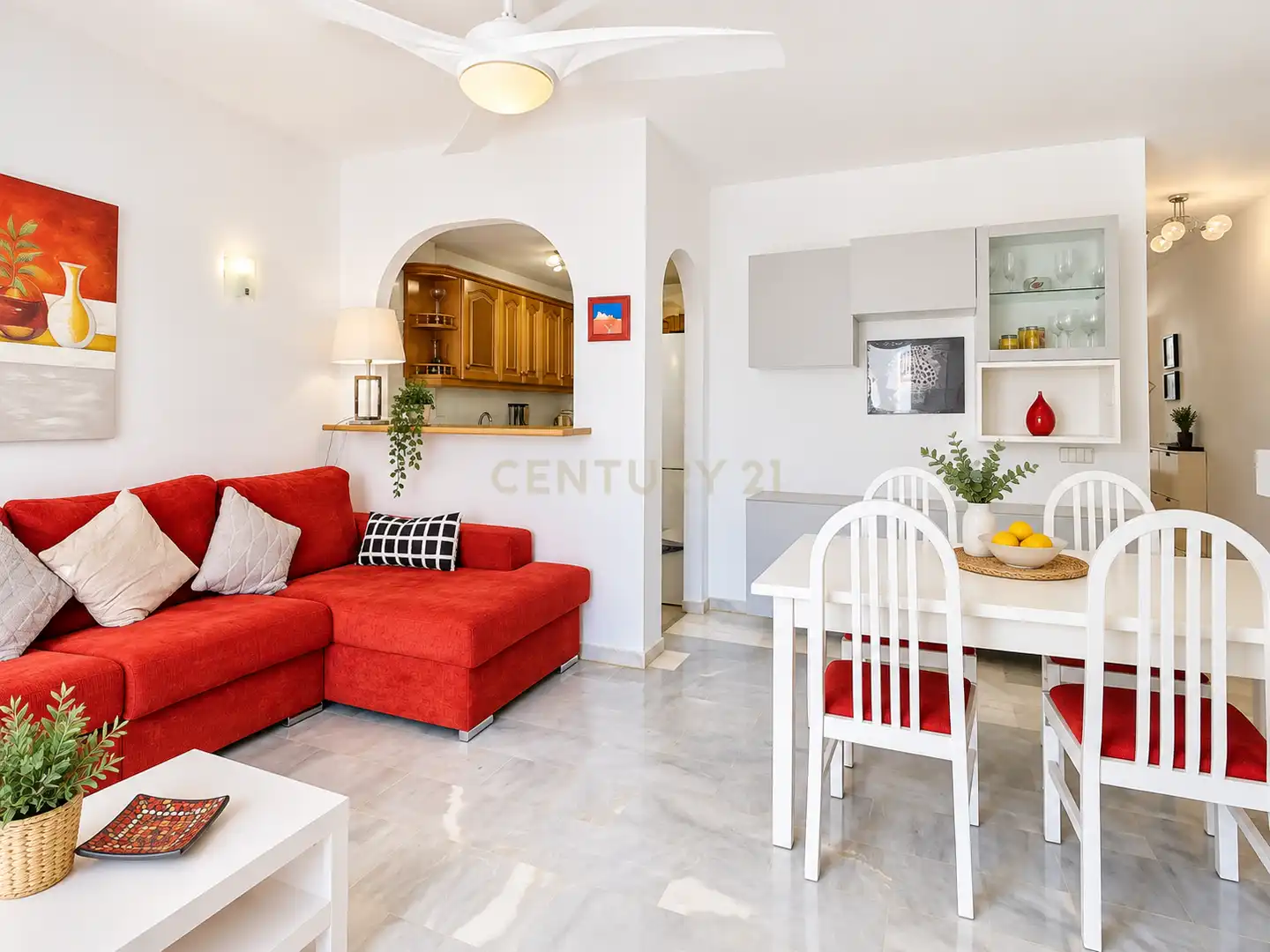 Sala d'estar de Apartament en venda en Benalmádena amb Aire condicionat i Piscina