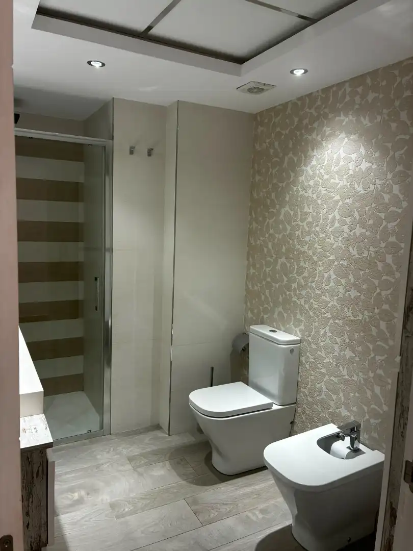 Badezimmer von Wohnung zur Miete in Zaragoza mit Heizung, Möbliert und Ofen