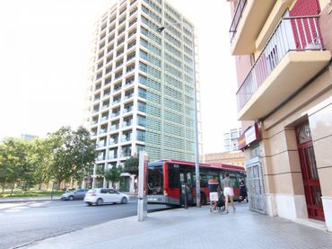 Local comercial en venda a Valencia - Calle democracia