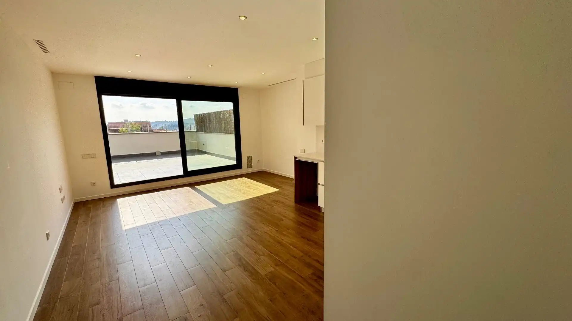 Wohnzimmer von Dachboden zum Verkauf in Centre