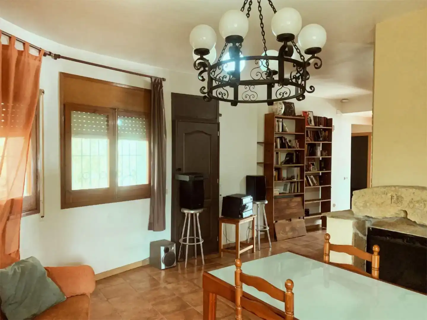 Wohnzimmer von Country house zum Verkauf in Reus mit Schwimmbad und Balkon