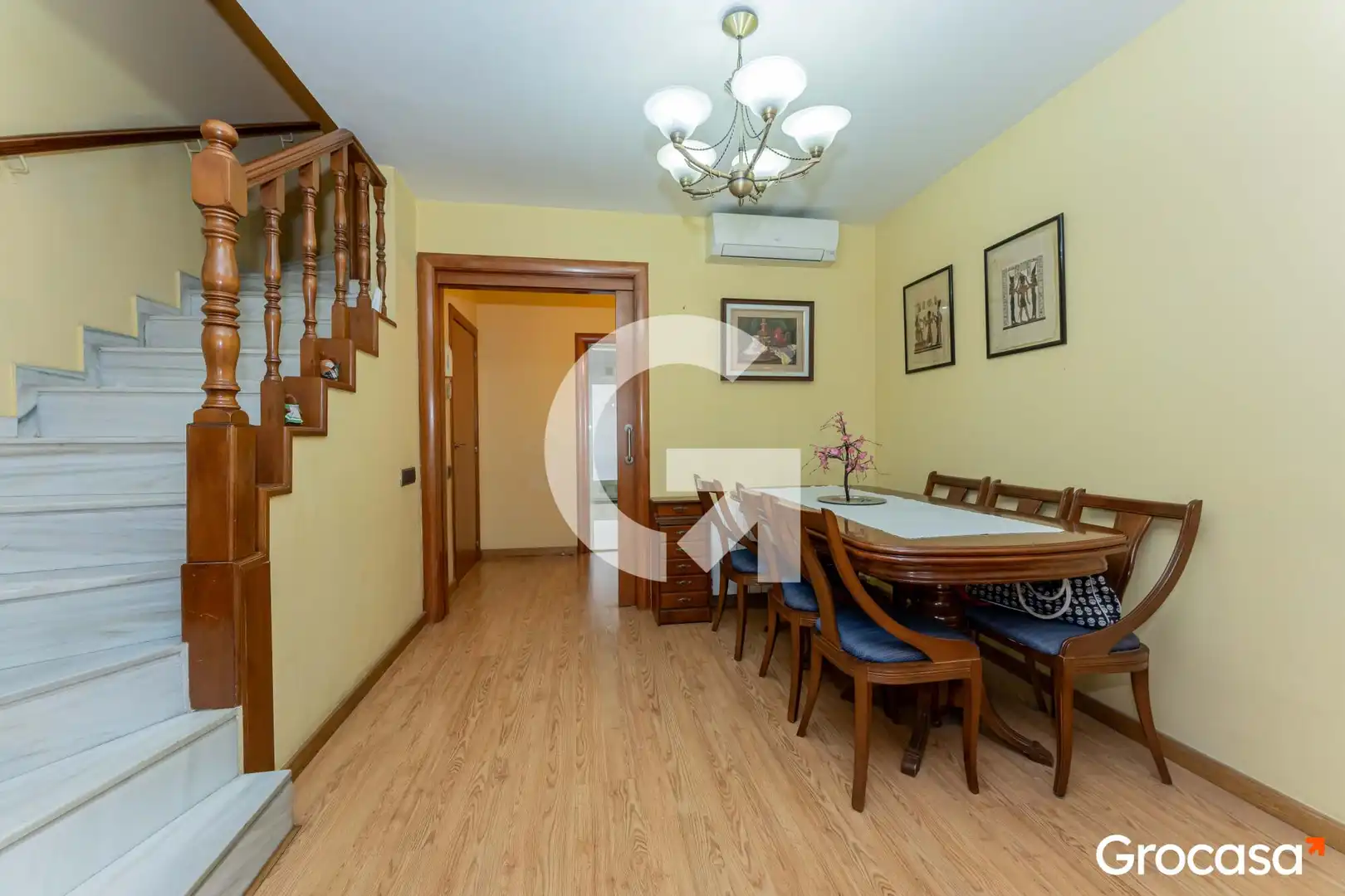 Casa adosada en venta en Cornellà de Llobregat con Aire acondicionado, Calefacción y Trastero