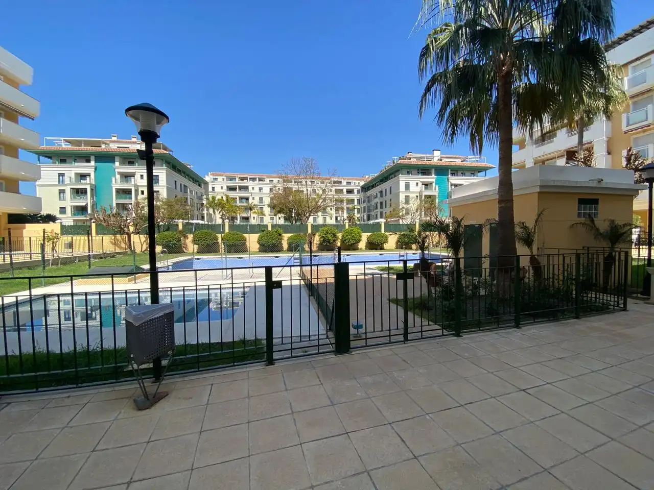 Piscina de Pis en venda en Vélez-Málaga amb Terrassa, Traster i Piscina comunitària