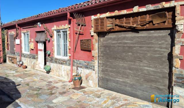 Casa-chalet en Venta en Calle Astorga en Brazuelo