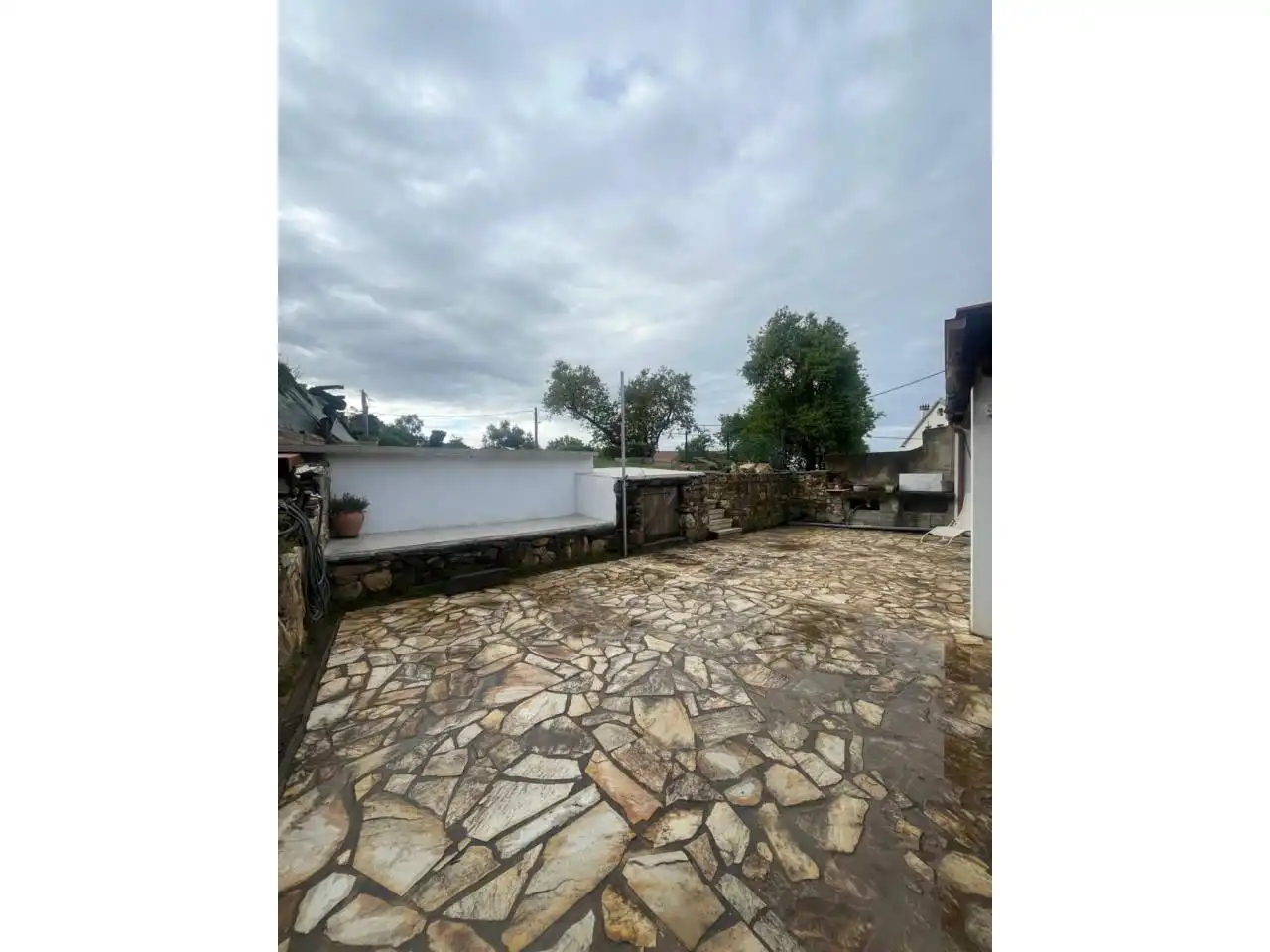 Außenansicht von Haus oder Chalet zur Miete in Miño mit Heizung, Privatgarten und Schwimmbad