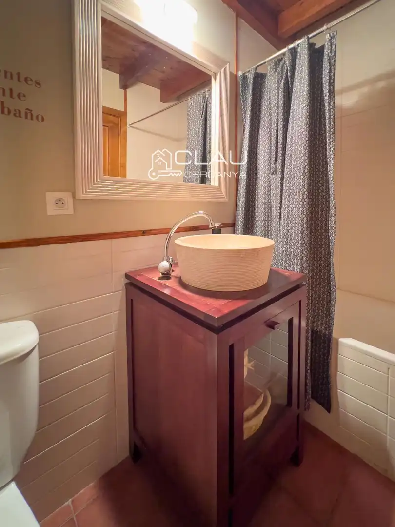 Bathroom of Duplexes for rent in Osséja  with Heating, Parquet flooring and Terrace