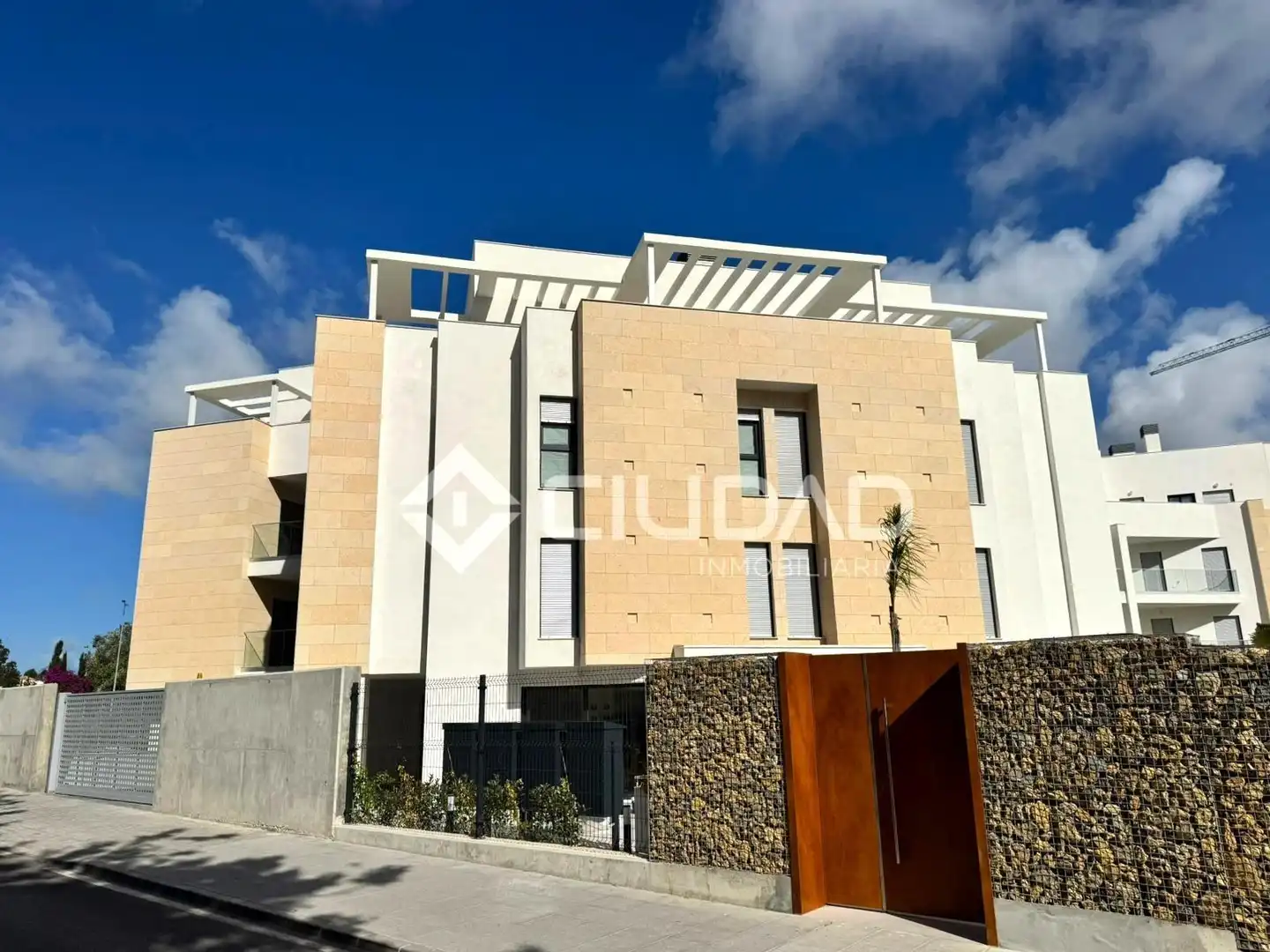 Vista exterior de Piso en venta en Sanlúcar de Barrameda con Jardín privado, Terraza y Trastero