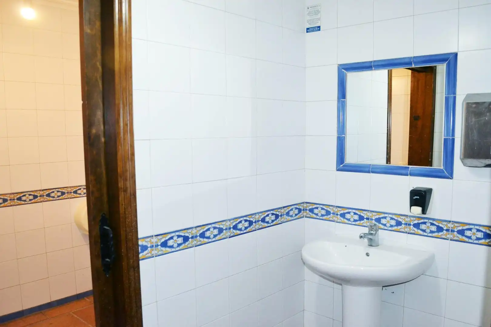 Baño de Local de alquiler en Algeciras con Aire acondicionado y Amueblado