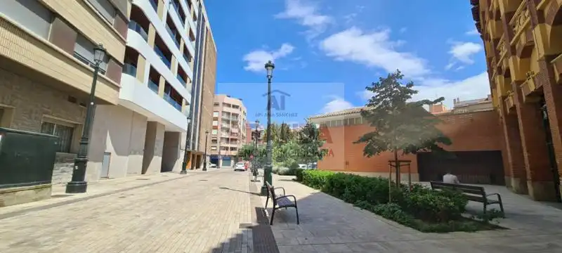 Vista exterior de Piso de alquiler en Zaragoza con Aire acondicionado, Calefacción y Trastero