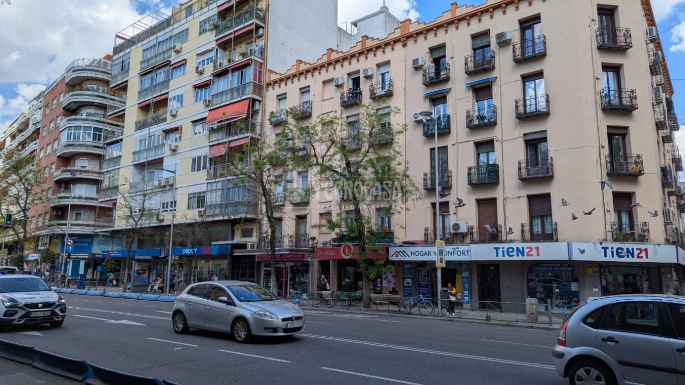 Vista exterior de Pis en venda en  Madrid Capital amb Aire condicionat i Balcó