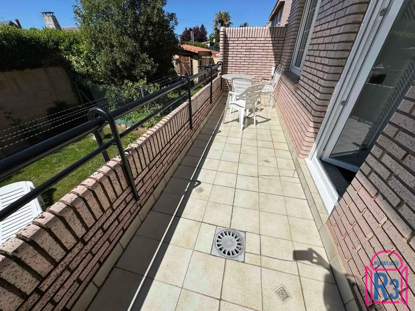 Terrassa de Casa adosada en venda en Villaquilambre amb Calefacció, Terrassa i Piscina
