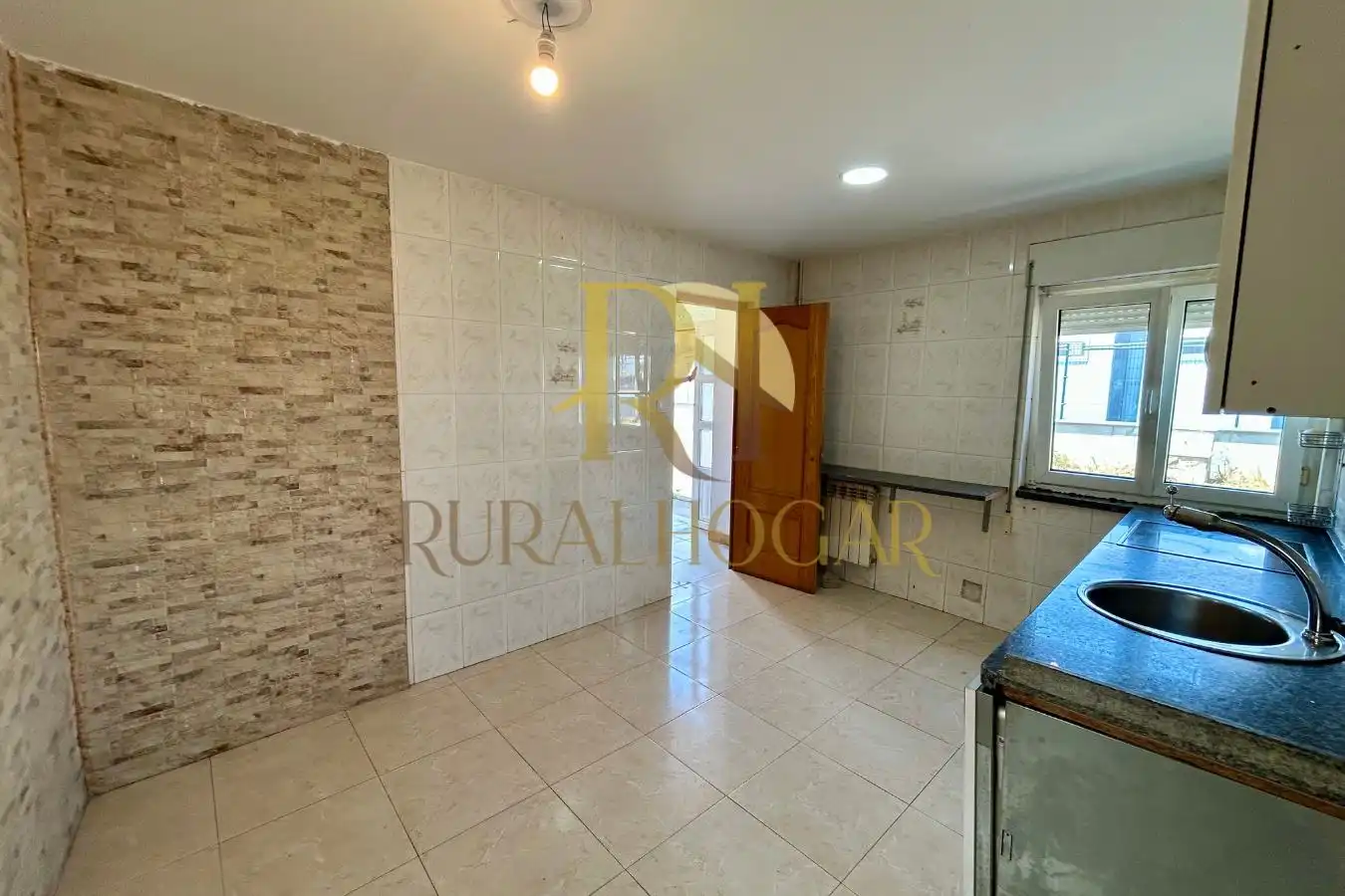 Cocina de Casa o chalet en venta en Bustillo del Páramo con Calefacción, Jardín privado y Terraza