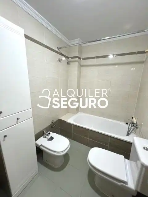 Bathroom of Flat for rent in Aranjuez  with Air Conditioner, Heating and Furnished
