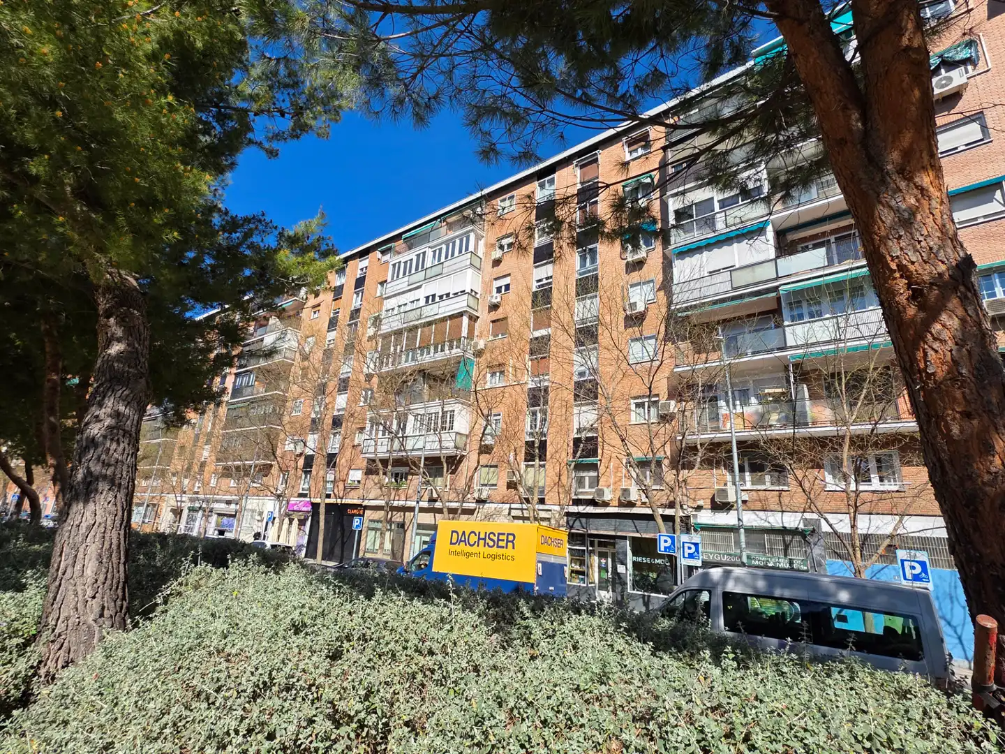 Vista exterior de Pis en venda en Madrid amb Calefacció, Terrassa i Forn