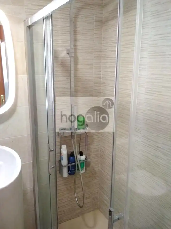 Baño de Piso de alquiler en Sevilla con Aire acondicionado, Amueblado y Balcón